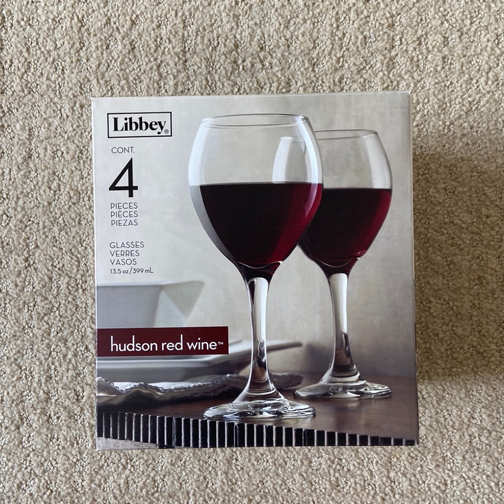 Set of 4 wine glasses
